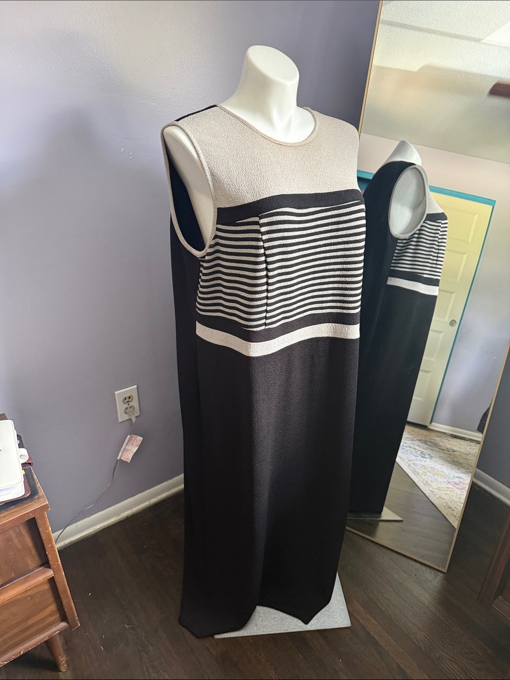 R&M Richards Black and Cream Sleeveless Maxi Shift Dress